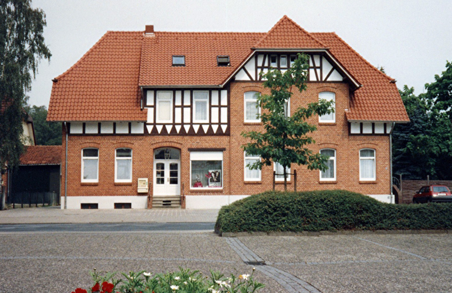 Wohn- und Geschäftshaus von  Friseurmeister Günter Schweda